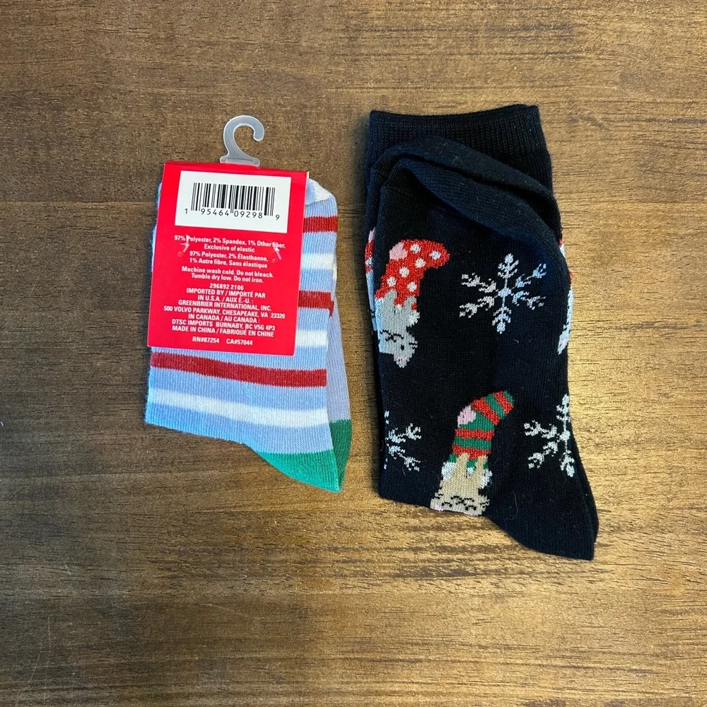 Holiday Christmas Winter Crew Socks - Black and Blue NWT - Picture 4 of 4